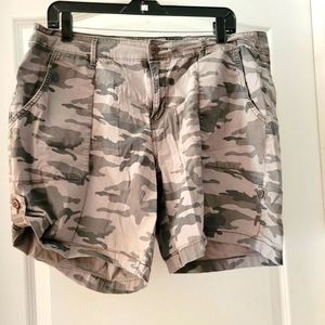 Sanctuary camo shorts